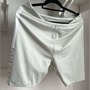 GUESS WOMEN XOLANI LOGO BIKE SHORT SIZE XL.